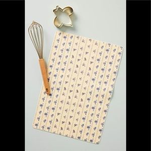 2 Anthropologie Busy Bee Baking Gift Set Bundle
New Packaging and Original Box